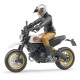 Scrambler Ducati Desert Sled motorkerékpár versenyzővel BRUDER 63051